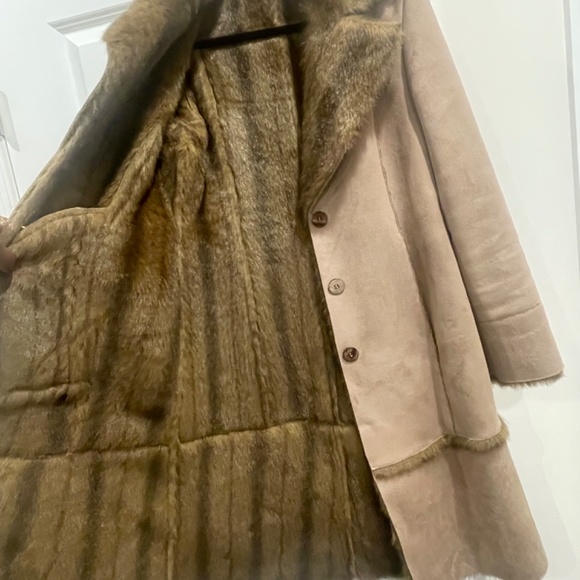 Fur coat - Picture 2 of 2